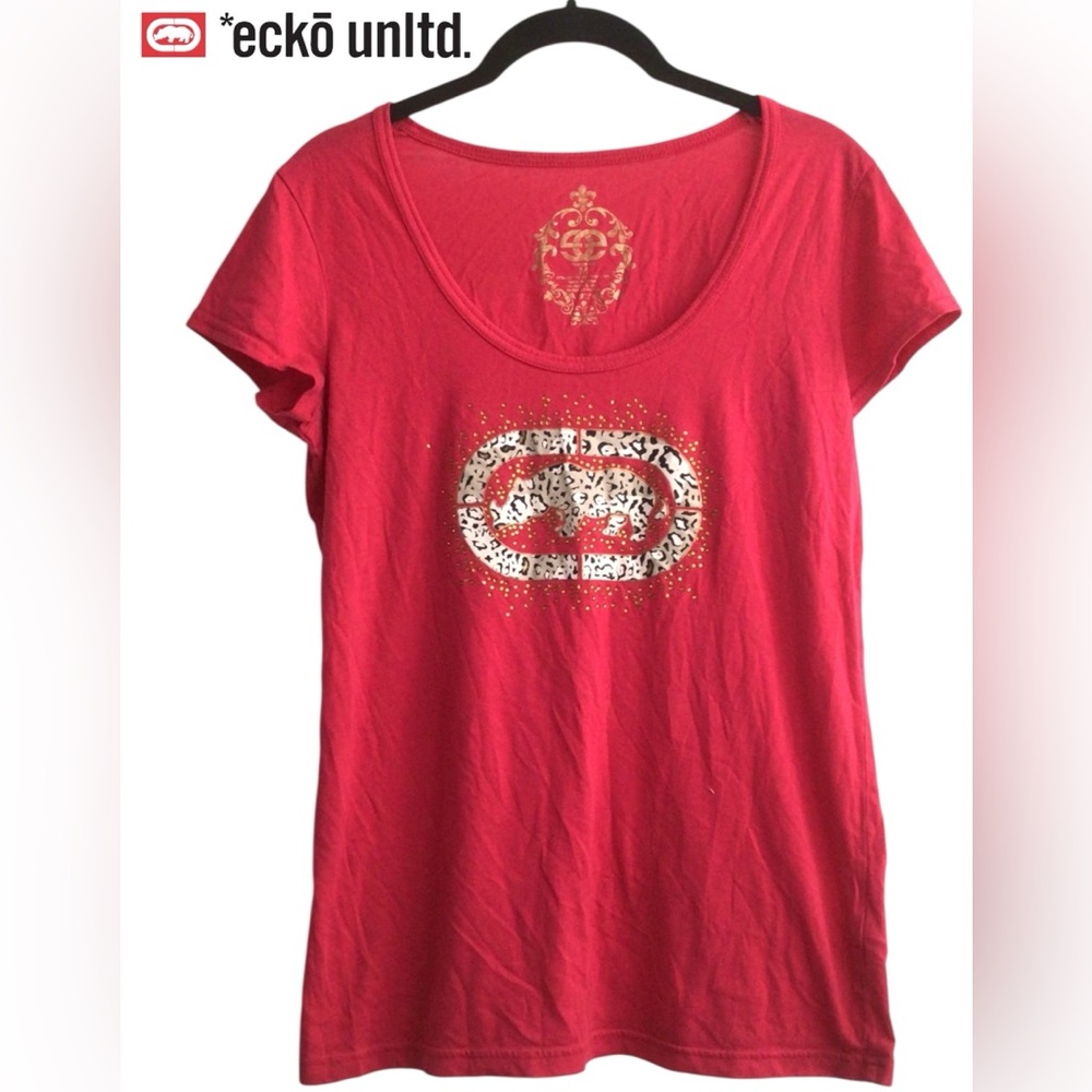 💜ECKŌ Unltd. Women's Red Scoop Neck Tee with Gold Leopard Logo